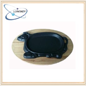 Cast Iron Sizzling pan cookware with wooden tray