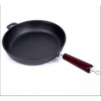 cast iron fry pan with wooden handle