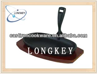 Popular Cast Iron Oval Sizzling Plate with Wood Base