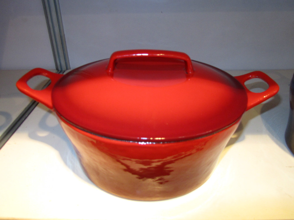 aldi supplier 12USD CAST IRON CASSEROLE POT---COOKWARE