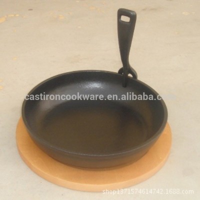 Vegetable Oil Round Cast Iron Sizzler Plate With Wooden Base